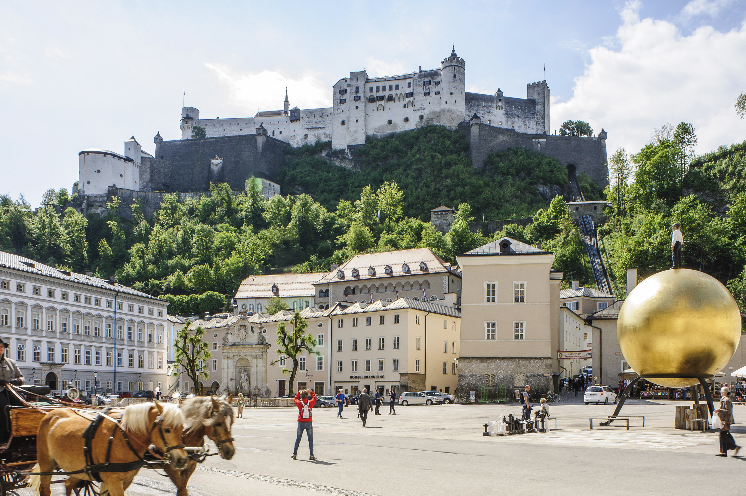 Die Altstadt und die Festung beim Urlaub in der Stadt Salzburg