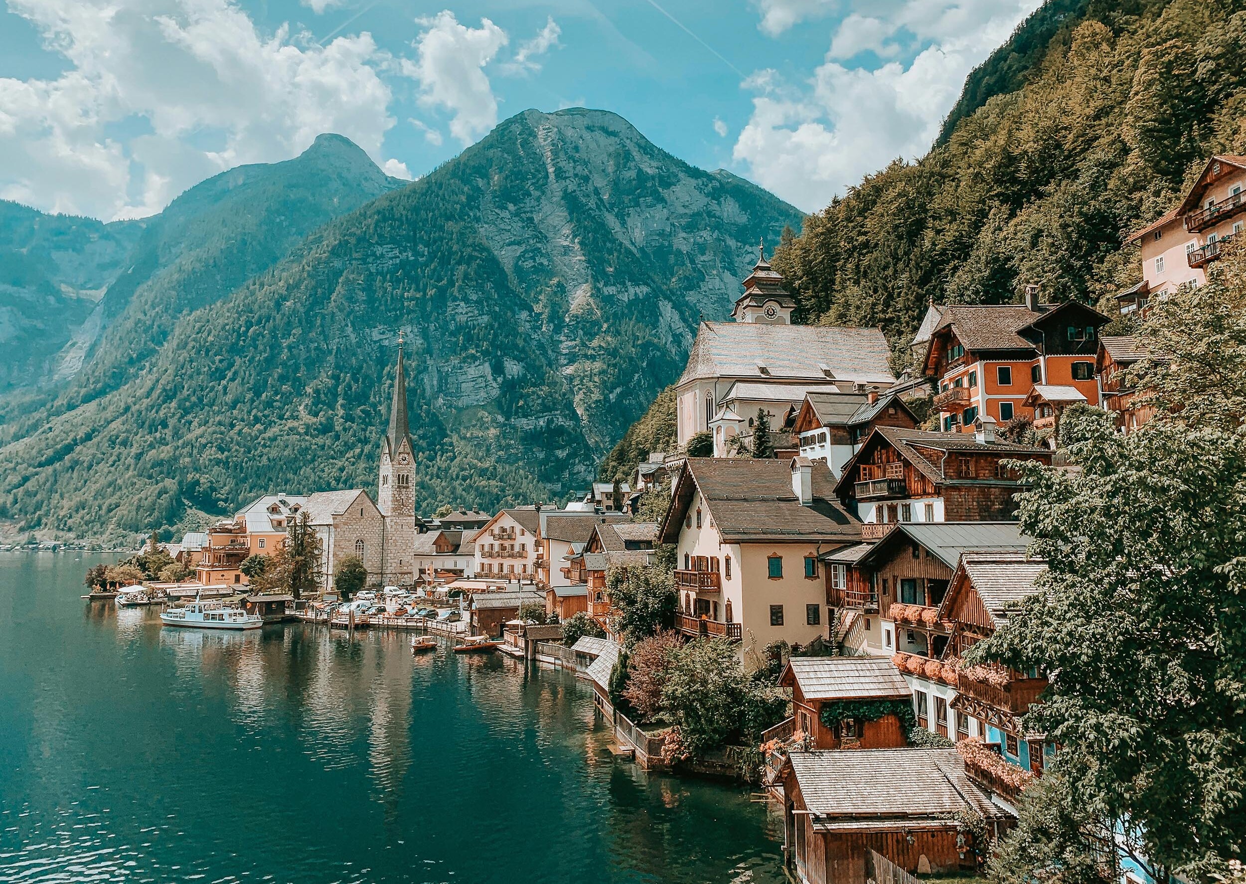 Blick auf die weltberühmte Gemeinde Hallstatt.