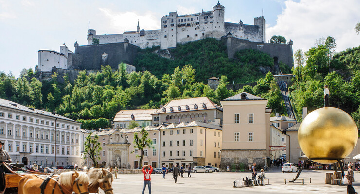 Die Altstadt und die Festung beim Urlaub in der Stadt Salzburg