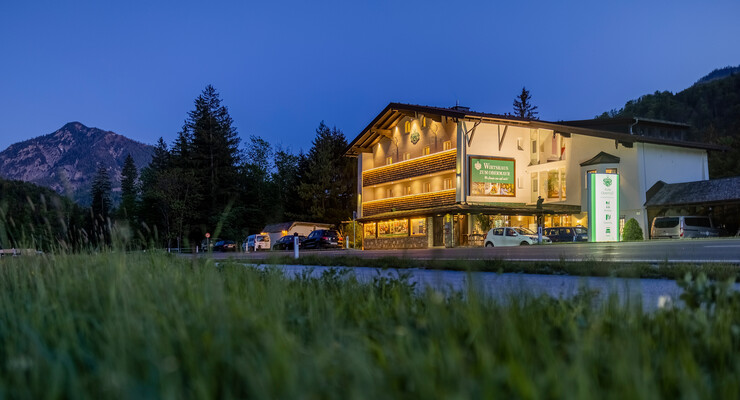 Gedeckte Tische im Gasthaus für Firmenfeiern bei Salzburg